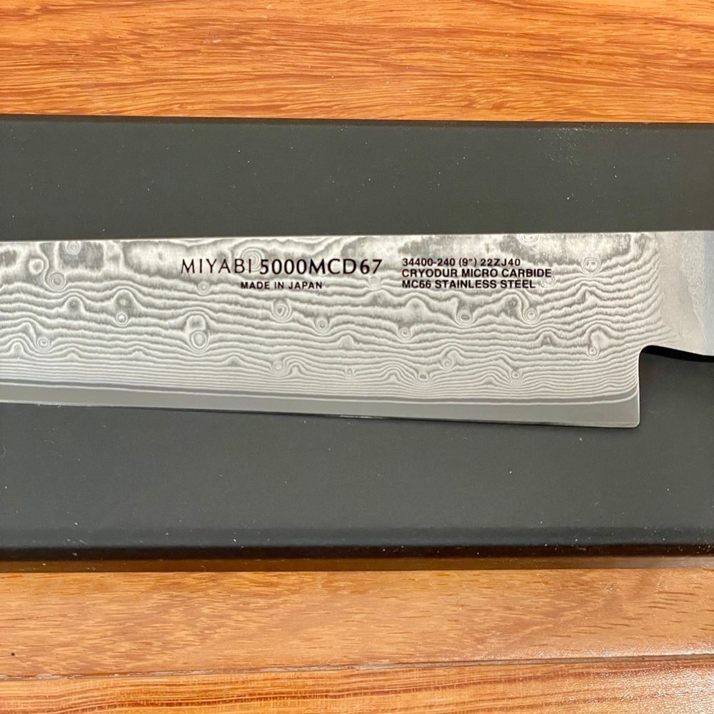 Miyabi Black 5000MCD67 Slicing Knife, 9.5 inch - Picture 4 of 4